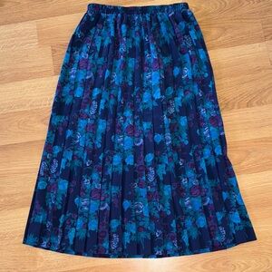 Vintage floral, pleated, skirt size 10 blue and purple flowers